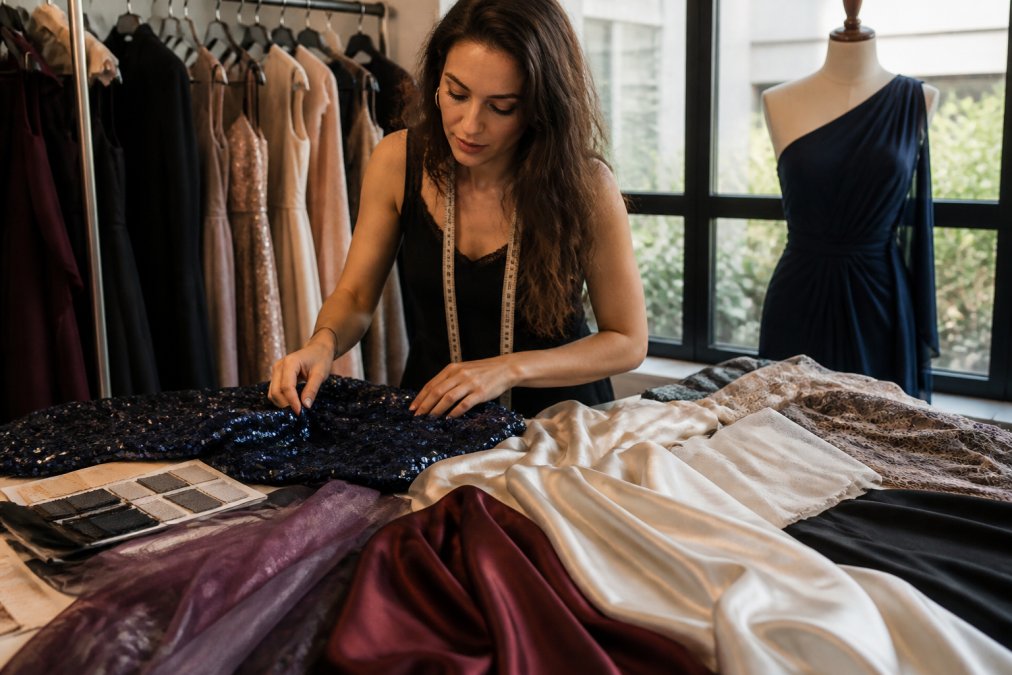 Best Fabrics for Evening Wear Comfort: Complete Guide
