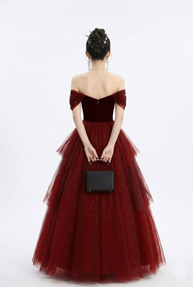 Vestido de noche Celine de estilo francés, mangas de princesa y lujo discreto