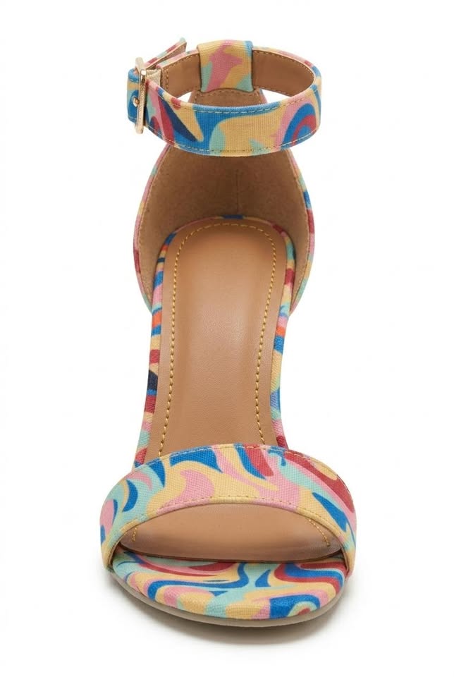 Zapatos de tacón alto Zara de varios tonos, punta cuadrada y tallas grandes