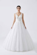 Abito da sposa principesco Serengeti con scollo a V profondo, smanicato e a vita alta