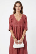 Abito casual in lino e cotone, ampio, con scollo a V, inserti patchwork e bordi in pizzo