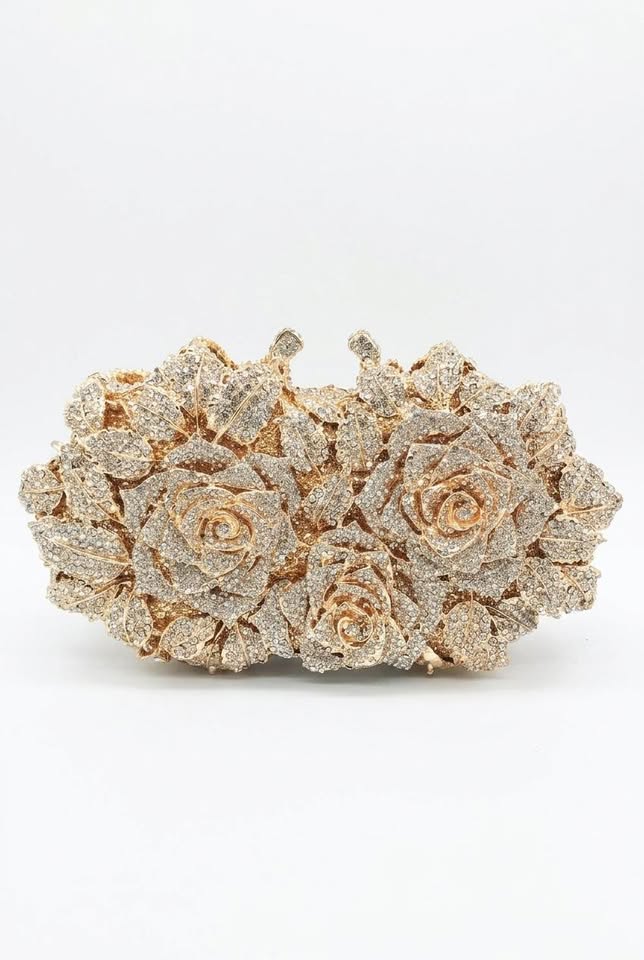 Clutch Lumina Bespoke con fiocco scultoreo a forma di rosa di diamanti
