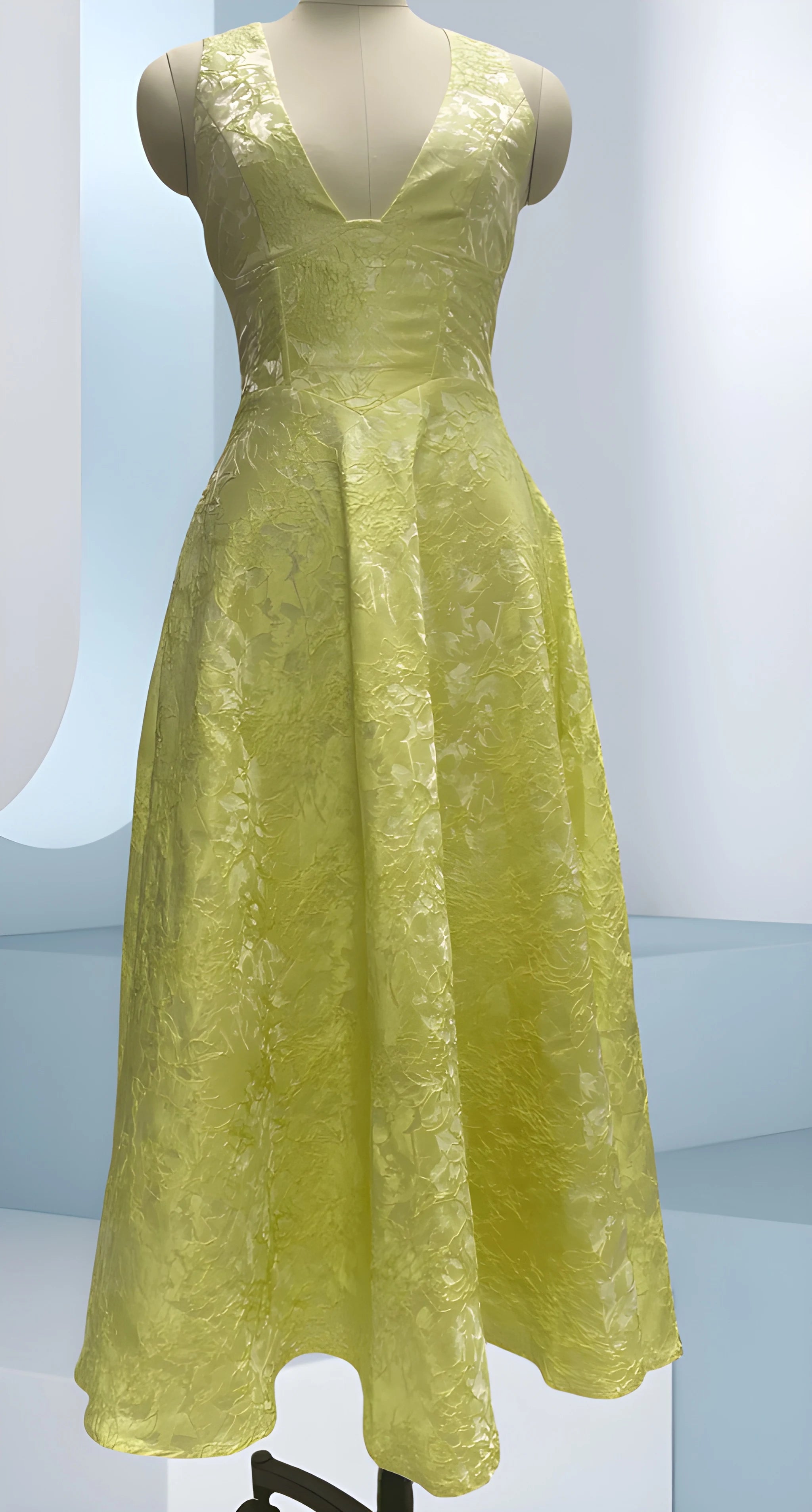 Sorrento Halter Midi-kjole i Golden Floral Jacquard